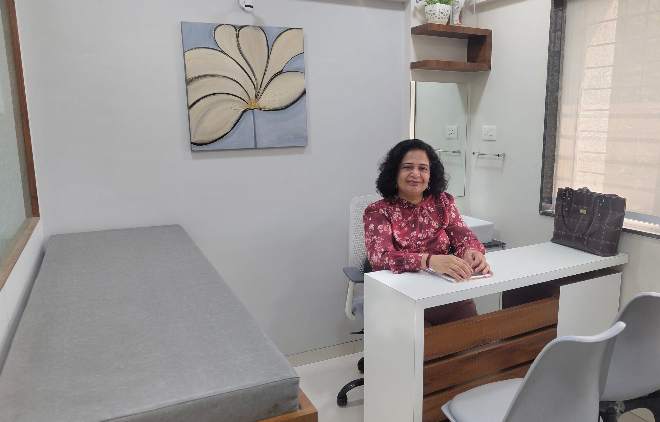 Dr Manisha Khursale in SHE-suite clinic by jhappie healthcare in balewadi, pune. 